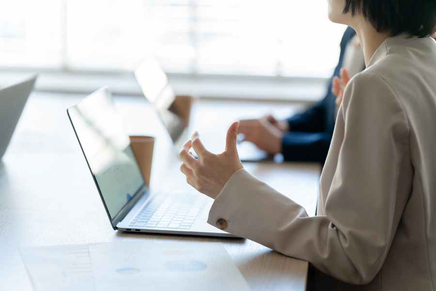 現場管理者が知るべきカスハラの実態｜従業員への影響とサポート方法